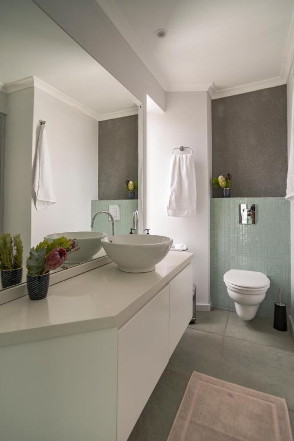 קייפטאון Ocean12 Guesthouse Sunset Beach מראה חיצוני תמונה