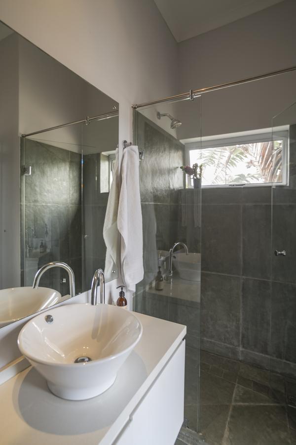 קייפטאון Ocean12 Guesthouse Sunset Beach מראה חיצוני תמונה