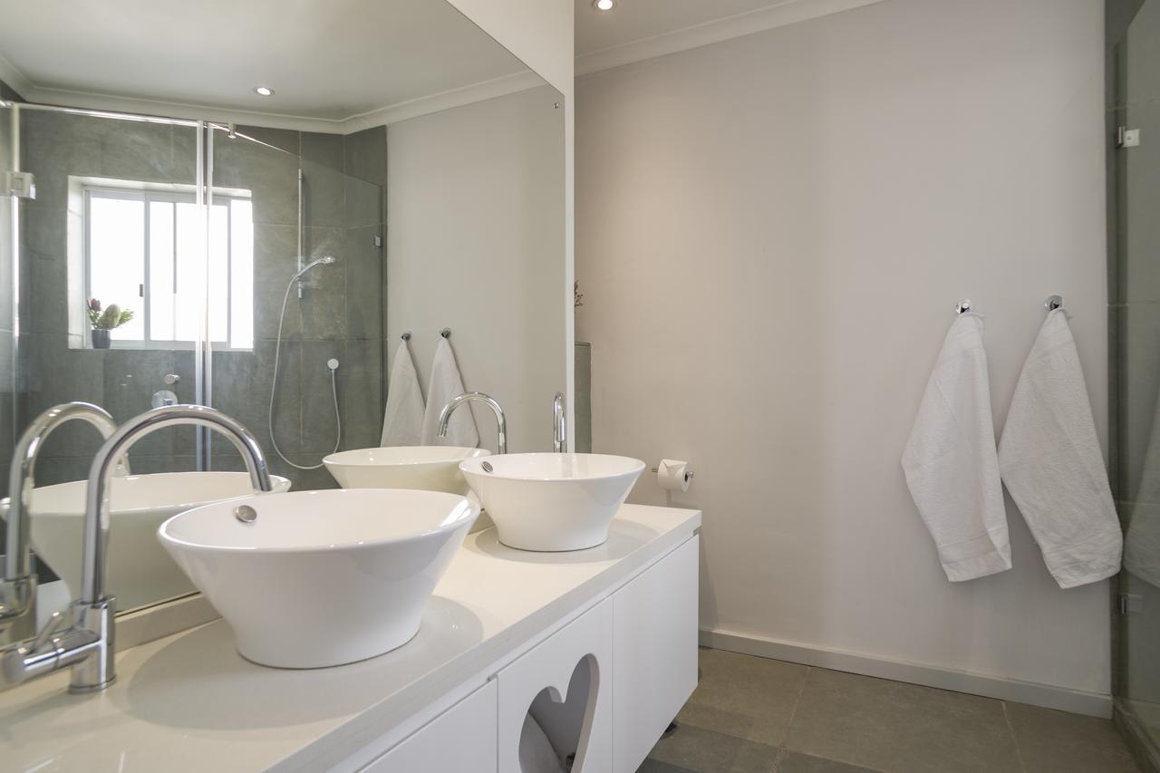 קייפטאון Ocean12 Guesthouse Sunset Beach מראה חיצוני תמונה