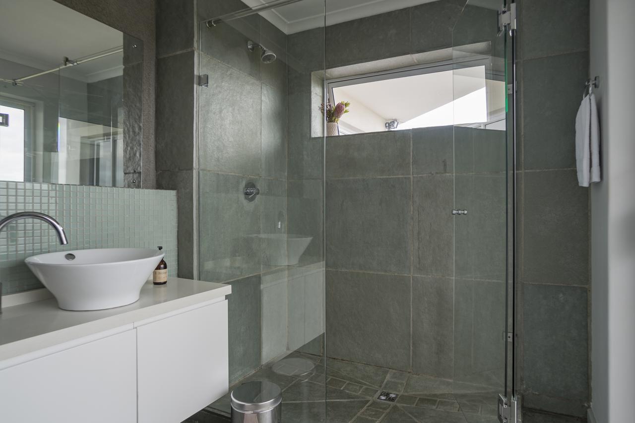 קייפטאון Ocean12 Guesthouse Sunset Beach מראה חיצוני תמונה